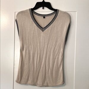 V-Neck Light Beige/Oatmeal Cap Sleeve Knit Top - Size Small